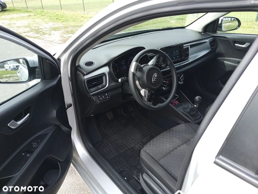 Kia Rio 1.2 L - 8