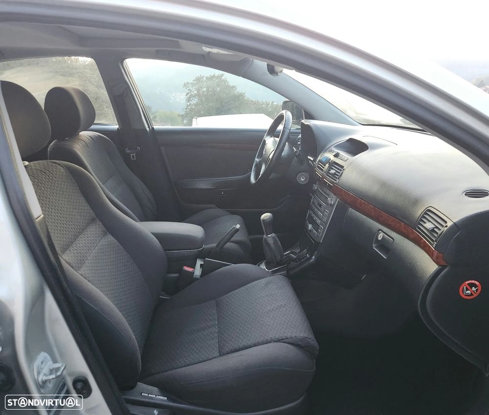 Toyota Avensis S/D 1.6 Executive - 12