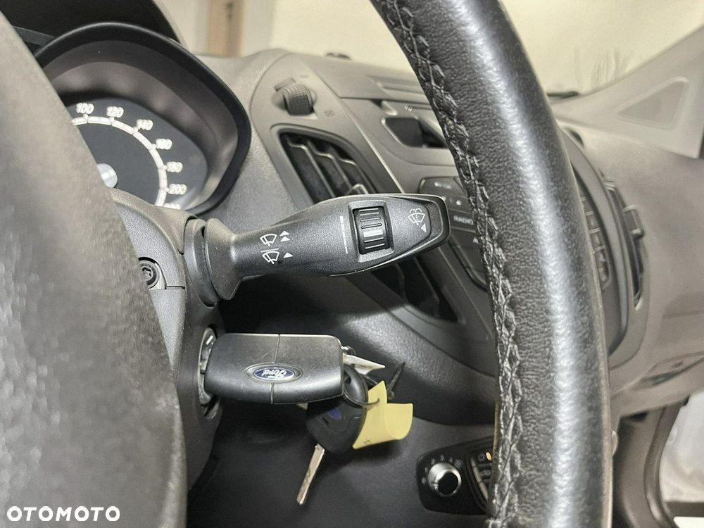 Ford Transit Courier - 19