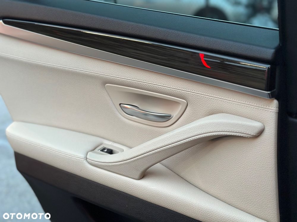 BMW Seria 5 520d Luxury Line - 26