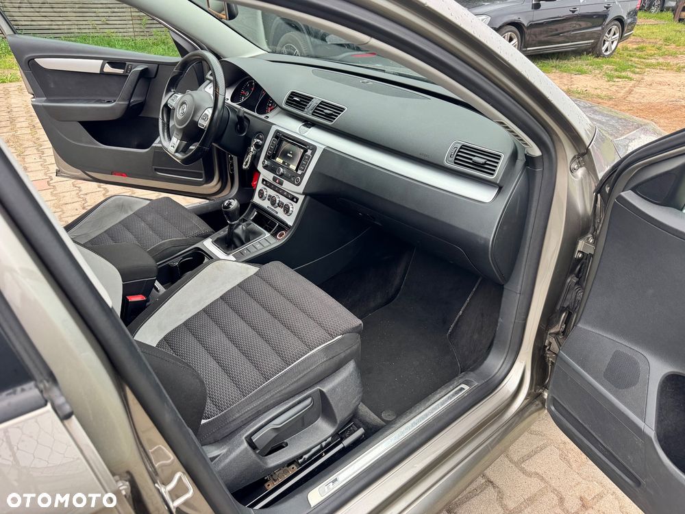 Volkswagen Passat 2.0 TDI BlueMotion Technology R-Line - 28