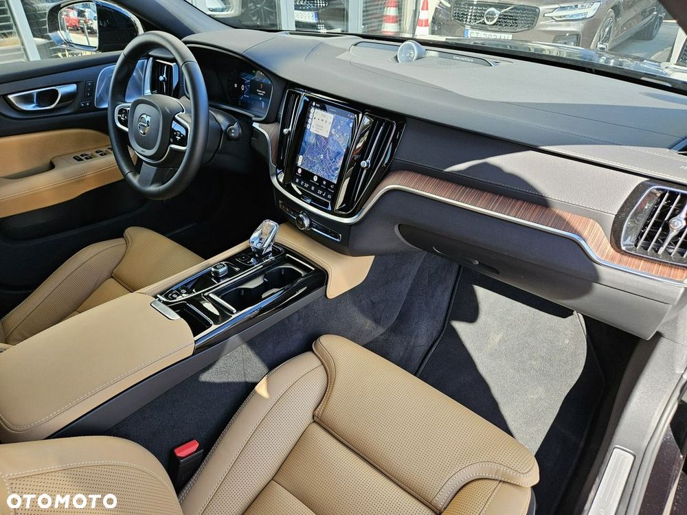 Volvo V60 T8 AWD Plug-In Hybrid Ultra Dark - 15