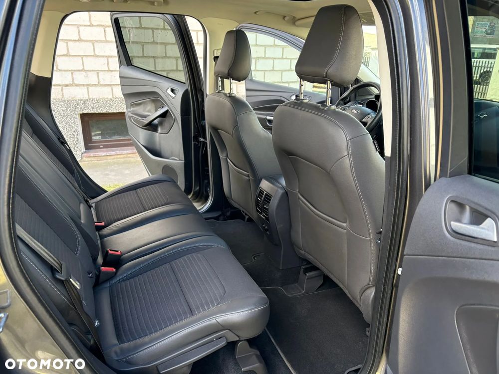Ford Kuga 2.0 TDCi 2x4 Titanium - 16