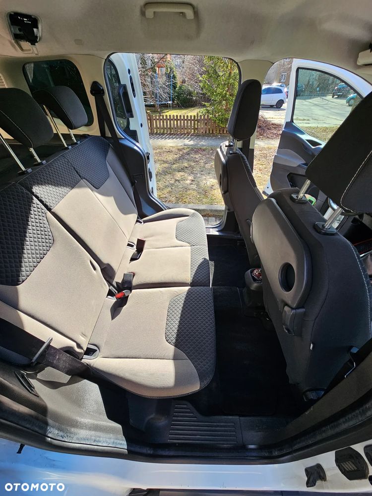 Ford Tourneo Courier - 11