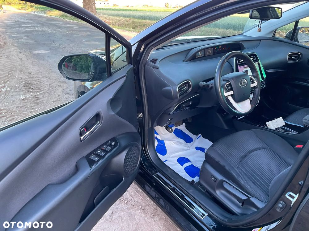 Toyota Prius Hybrid - 16