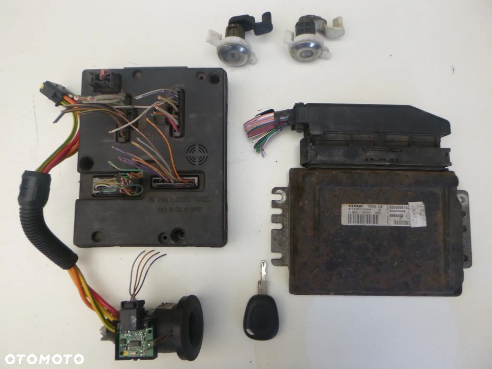 Renault Megane I 1,6 16V sterownik 8200055742 - 1