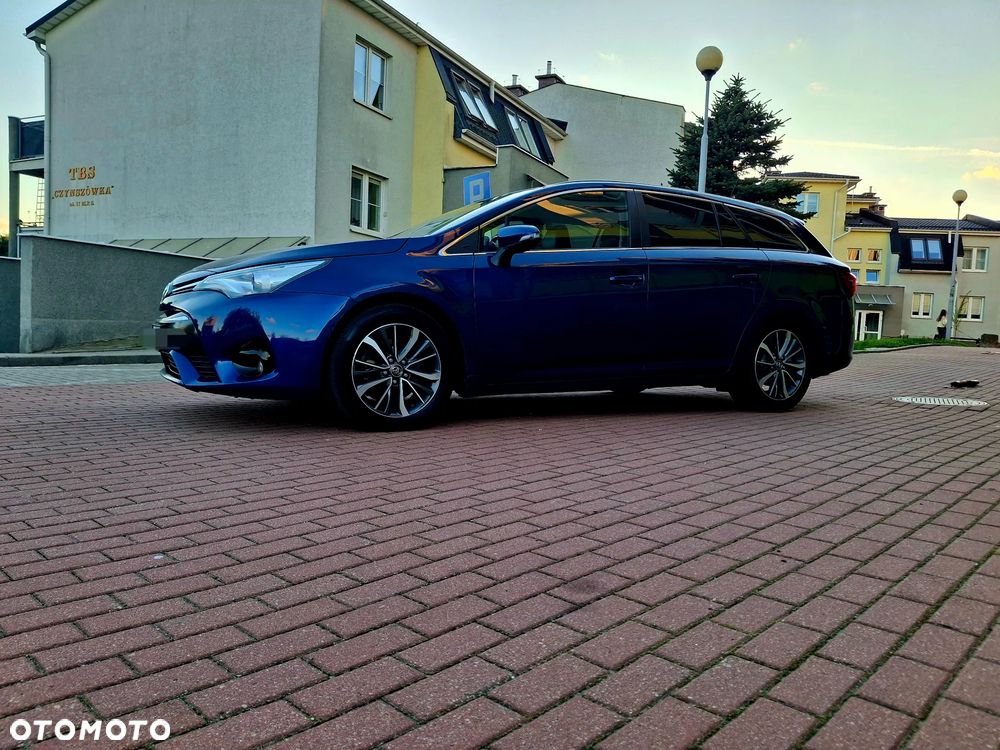 Toyota Avensis 2.0 D-4D Premium - 19