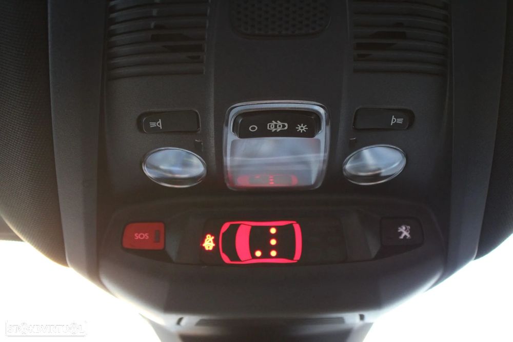 Peugeot 3008 1.6 Hybrid4 Allure e-EAT8 - 36