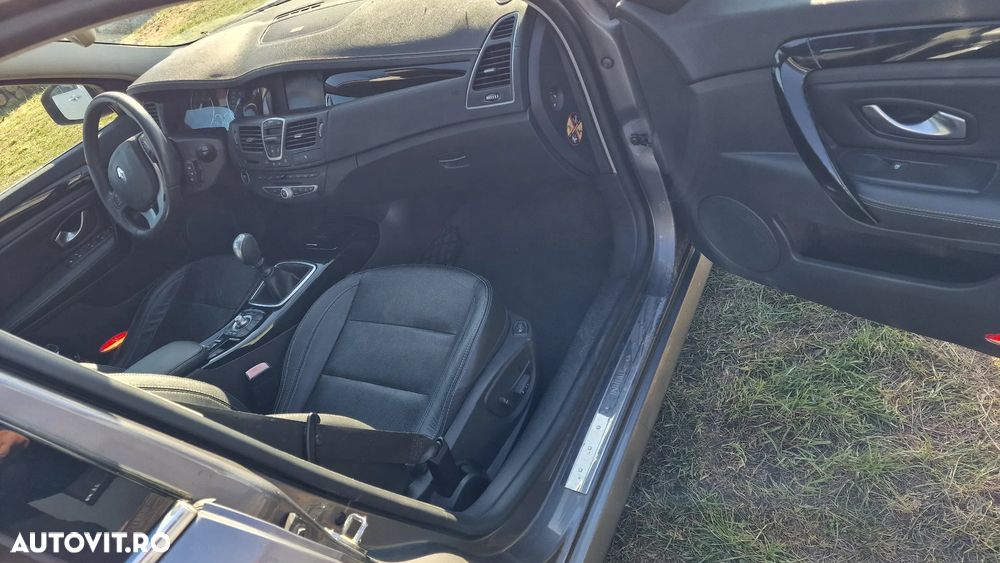 Renault Laguna dCi 150 FAP Start-Stop Paris Business - 11