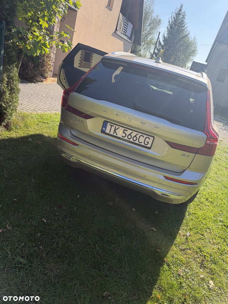 Volvo XC 60 B4 B Plus Bright - 24