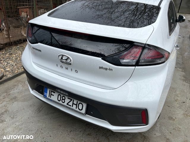Hyundai IONIQ - 12