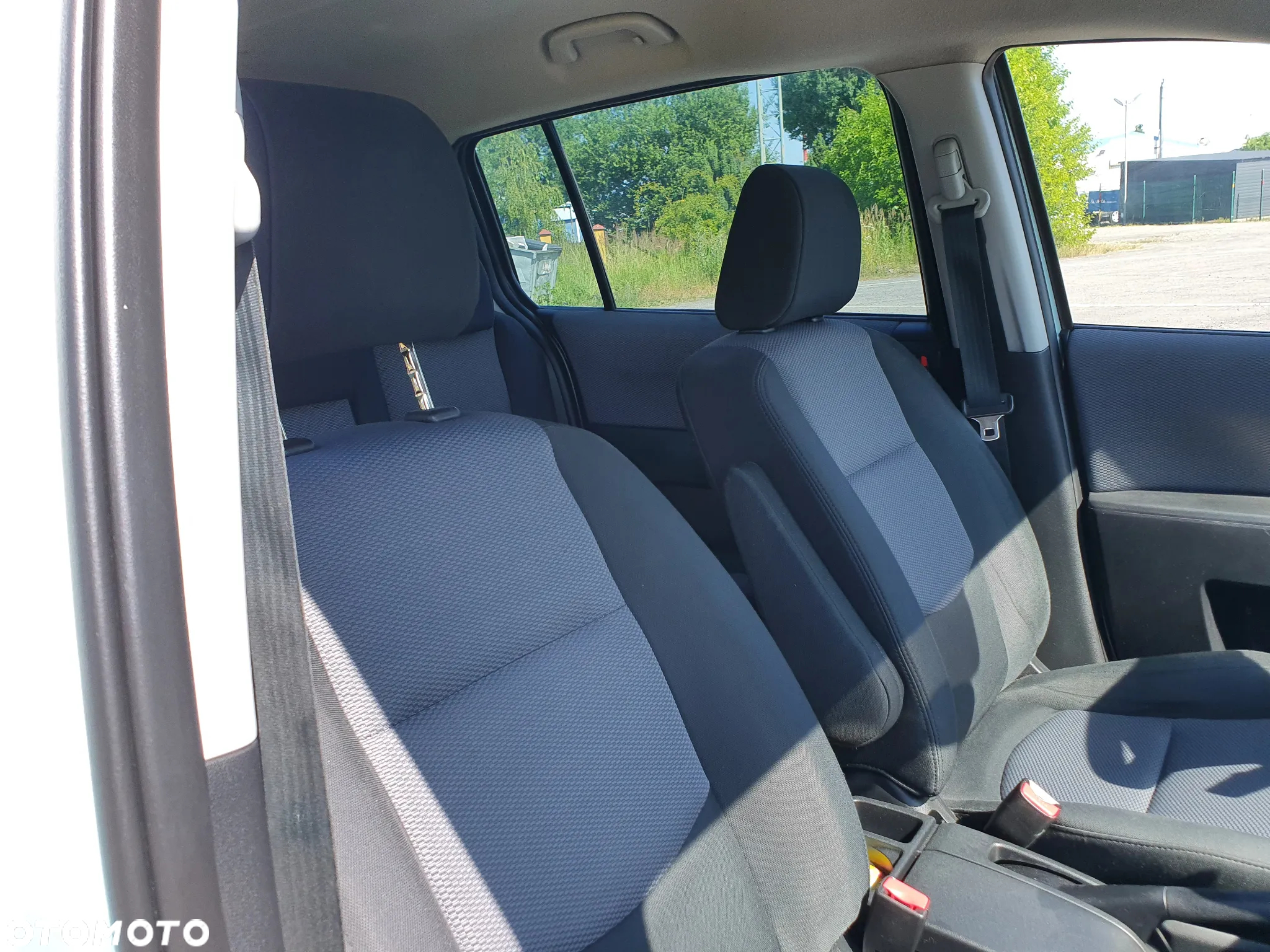 Mazda 5 2.0 Exclusive + - 22