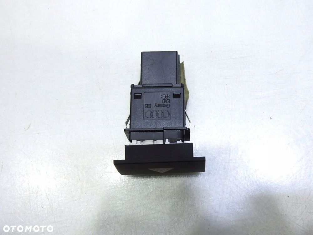 PRZYCISK ŚWIATEŁ AWARYJNYCH AUDI A3 8P LIFT - 4