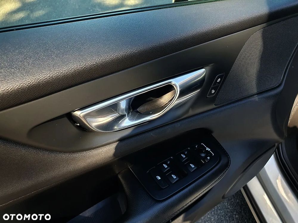Volvo V60 B3 B DKG Momentum Pro - 14