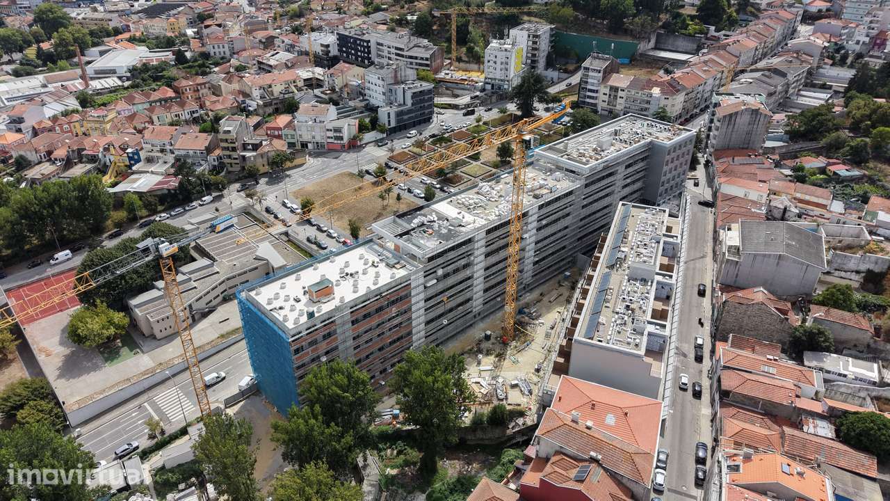 T1 Novo com varanda, garagem e ar condicionado - Grande imagem: 2/18