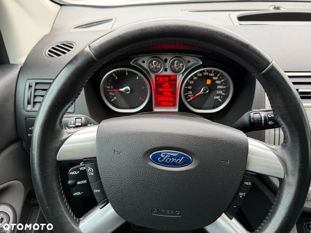 Ford Kuga 2.0 TDCi 4x4 Titanium - 16