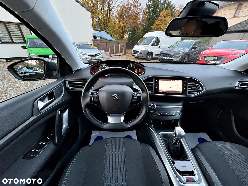 Peugeot 308 1.5 BlueHDi Allure S&S - 24