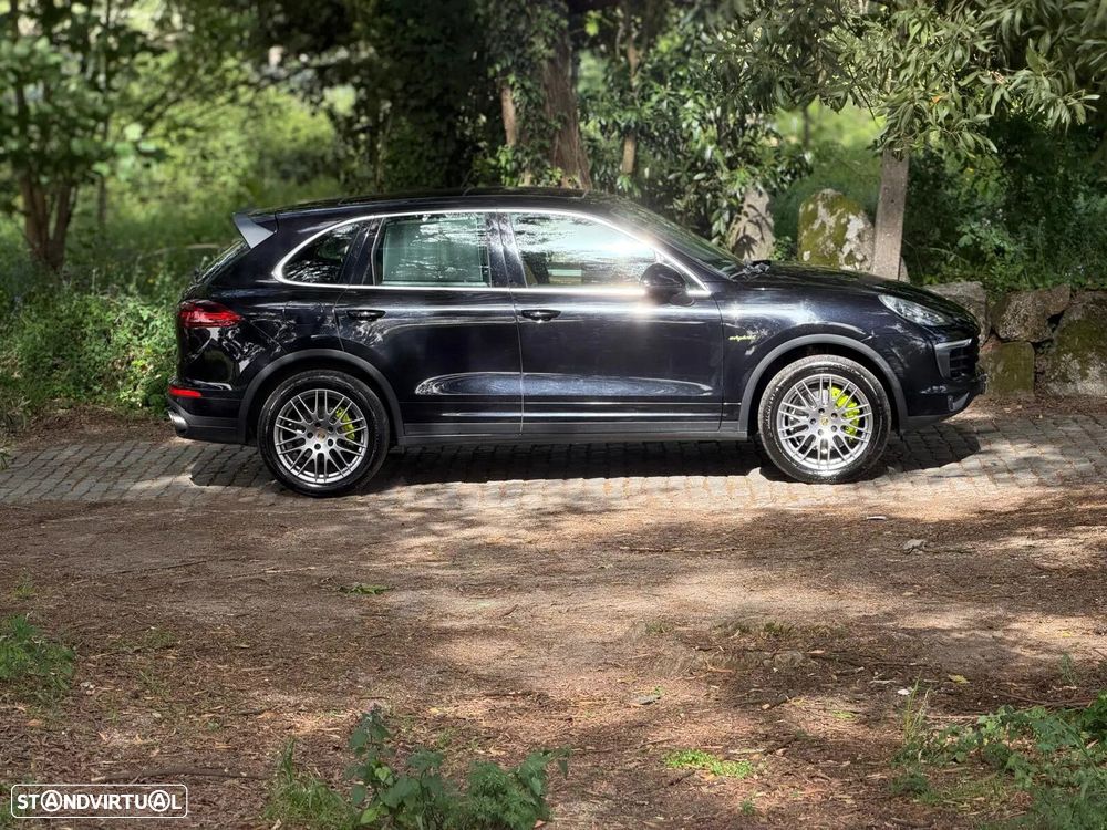 Porsche Cayenne S E-Hybrid Platinum Edition - 36