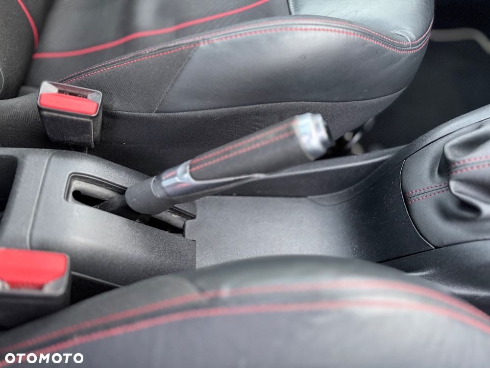 Peugeot 208 GTI 200 THP - 34