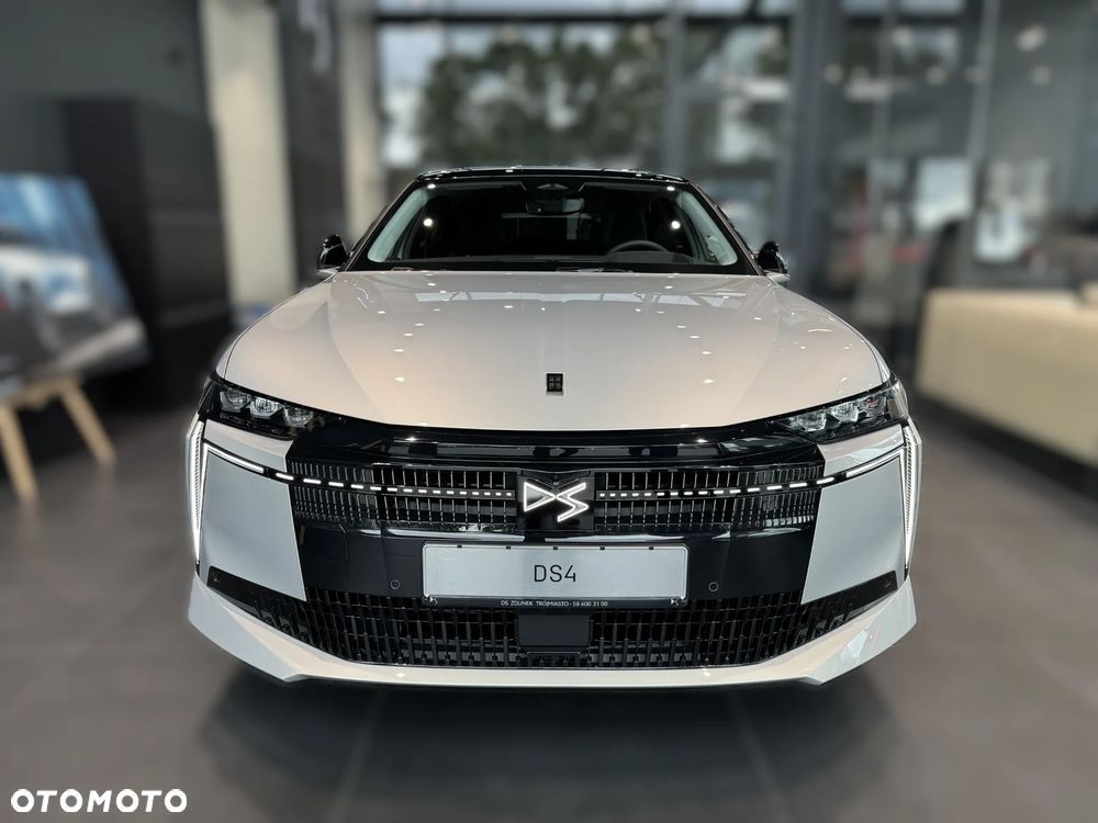 DS Automobiles N°4 1.2 mHEV Étoile Alcantara eDCS6 - 5
