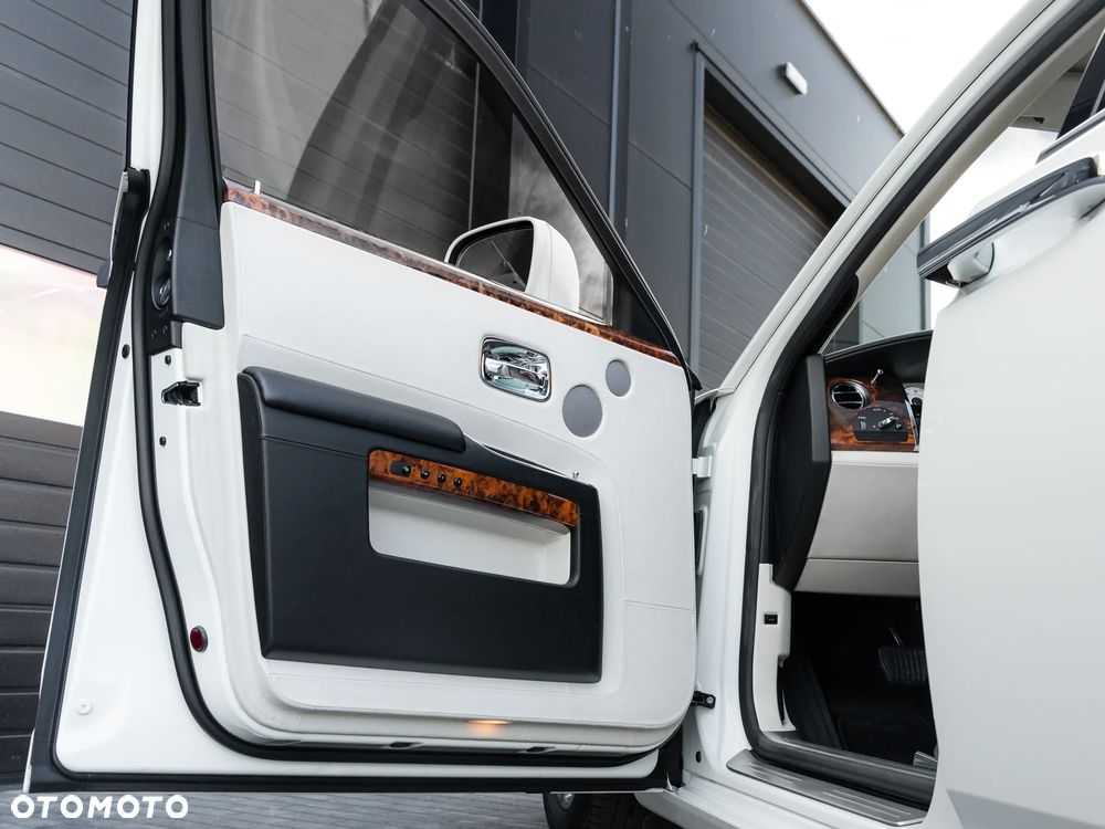 Rolls-Royce Ghost - 30
