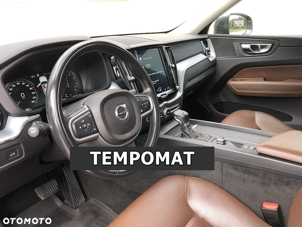 Volvo XC 60 T5 AWD Momentum Pro - 32