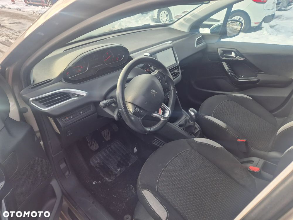 Peugeot 208 82 PureTech Style - 11