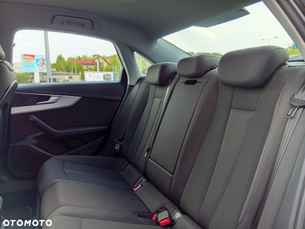 Audi A4 Limousine - 11