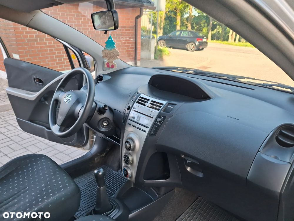 Toyota Yaris 1.0 Luna A/C - 24