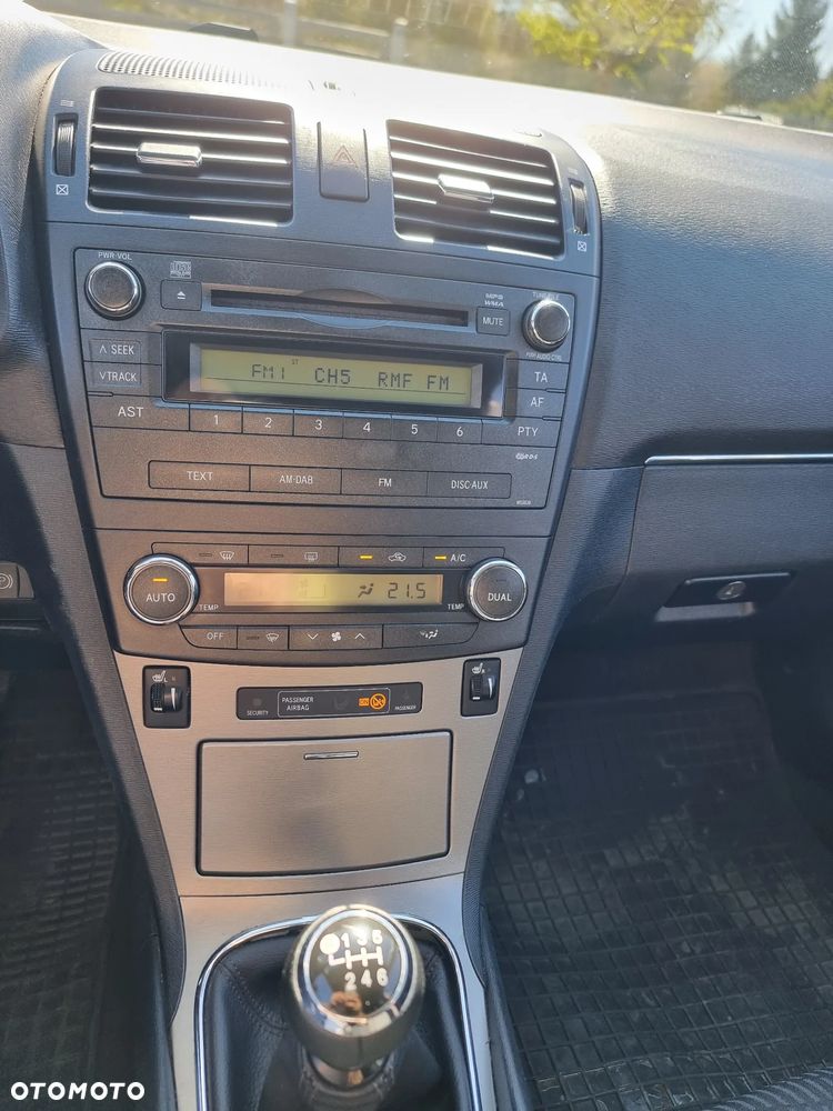 Toyota Avensis - 10