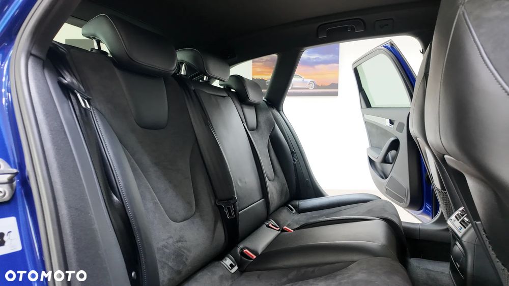 Audi RS4 Avant Standard - 33