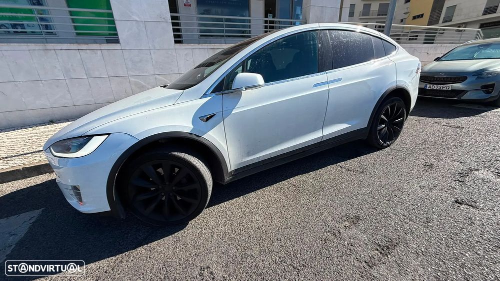 Tesla Model X - 1