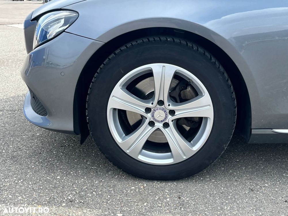 Mercedes-Benz E 200 4MATIC Aut. - 30