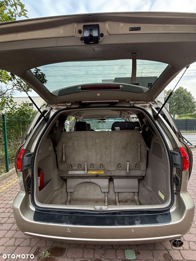 Toyota Sienna - 4