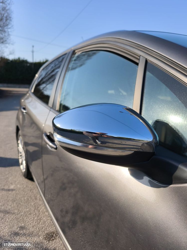 Peugeot 208 1.2 PureTech Style - 8