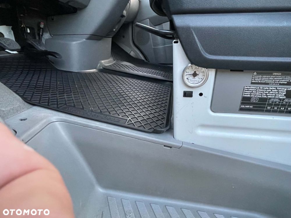 Mercedes-Benz Sprinter - 32