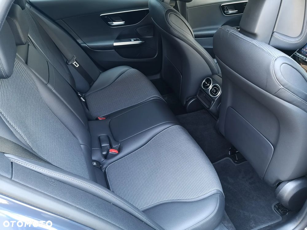 Mercedes-Benz Klasa C 300 de PHEV AMG - 28