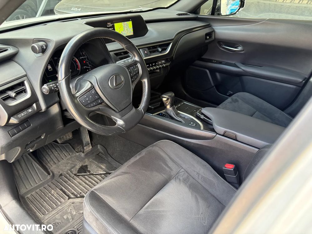 Lexus UX 250h Business Edition - 9