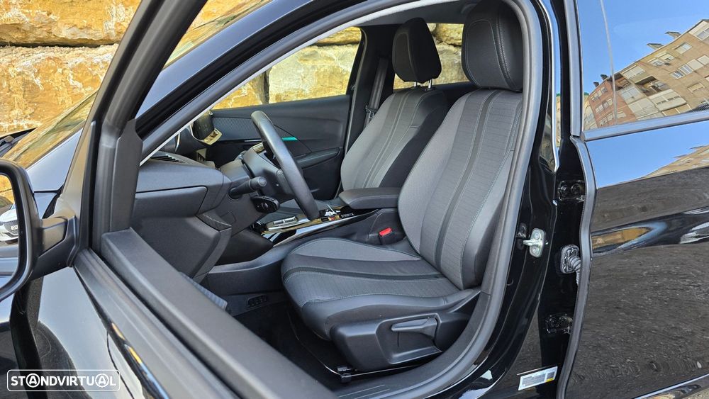 Peugeot e-208 Allure Pack - 42