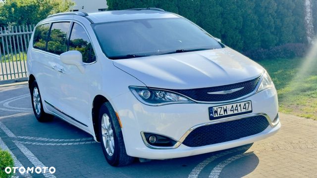 Chrysler Pacifica - 1