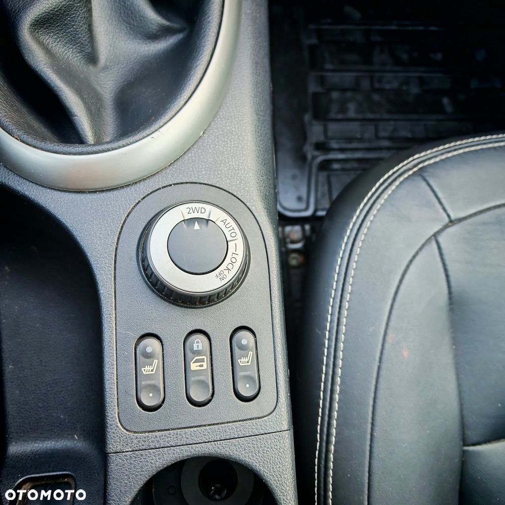 Nissan Qashqai 2.0 dCi 4 x 4 DPF tekna - 9