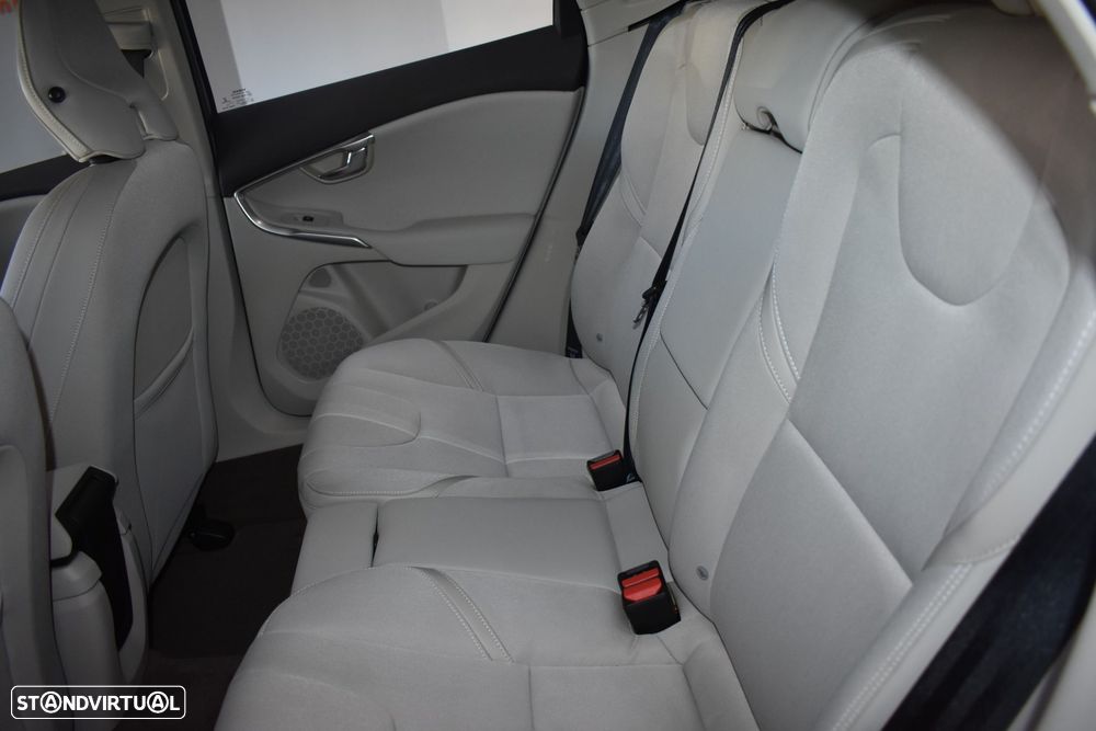 Volvo V40 Cross Country 1.6 D2 Summum - 40