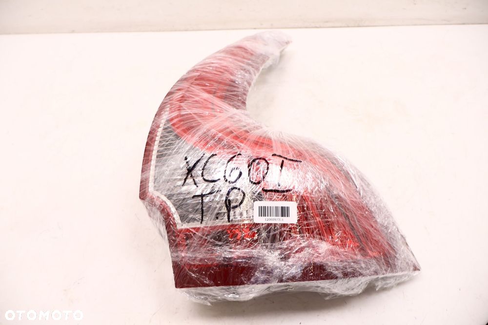 VOLVO XC60 I LIFT LAMPA PRAWA TYŁ 31323035 - 10