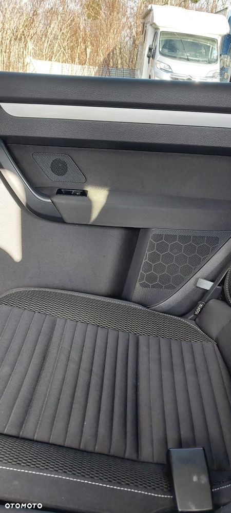 Volkswagen Touran 1.6 TDI DPF BlueMot Comfortline - 22