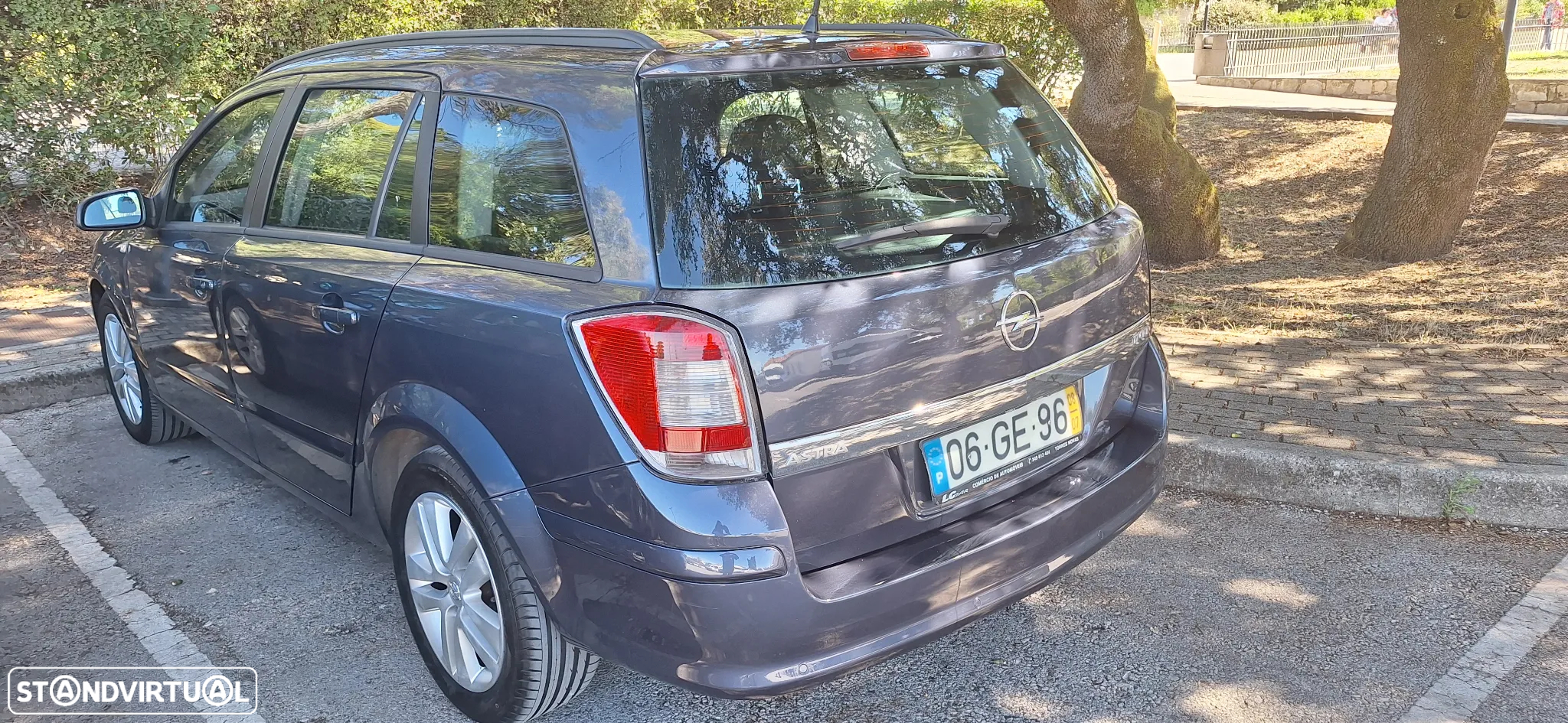 Opel Astra Caravan - 8