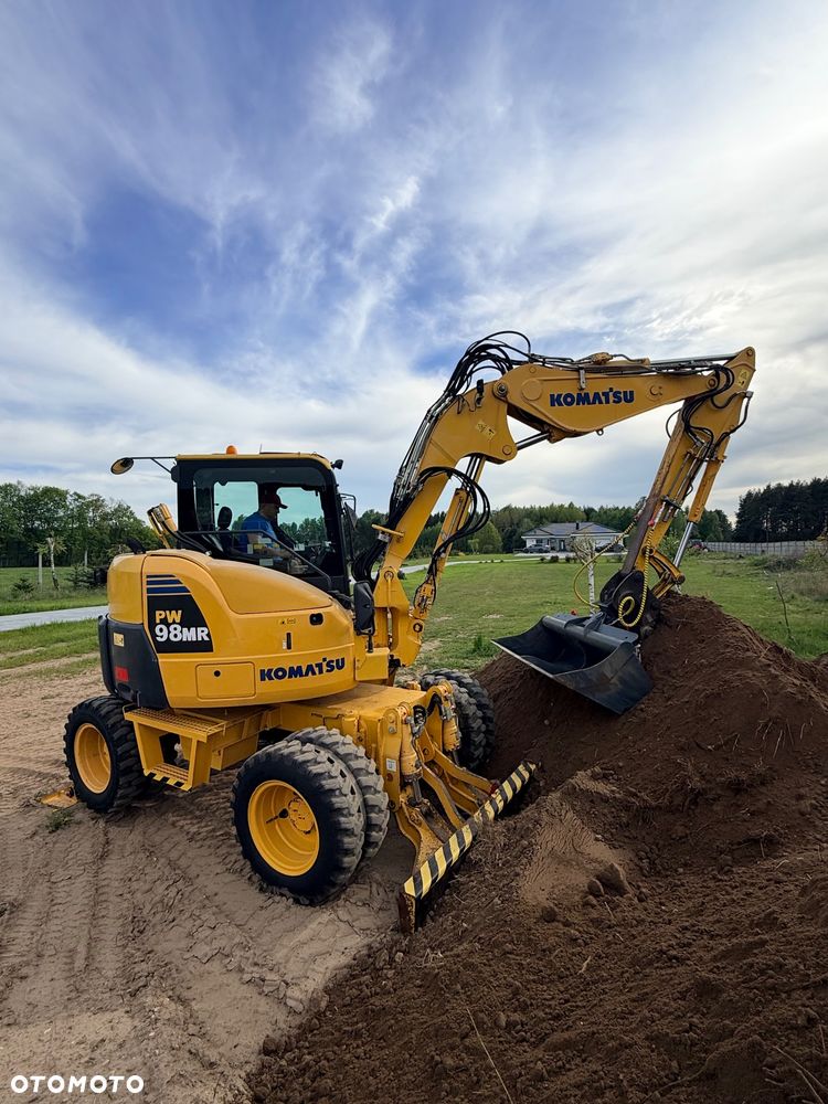 Komatsu 4x4x4 ramię łamane Koparka kołowa KOMATSU  PW98MR-8 10ton 4x4x4 ośki skrętne Ramię 3x łamane BEZ DPF i ADBLUE 4 cyl dodatkowe wyjścia hydr Pług Podpory 2012 szybka zwinna Prosto z importu 1 właściciel Cat TEREX Liebherr Wacker Pw 98 Mr 8 11 - 13
