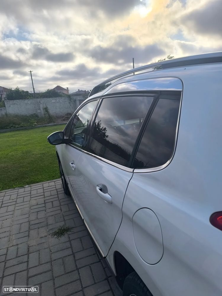 Peugeot 2008 - 9
