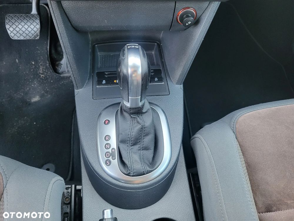 Volkswagen Touran 2.0 TDI Trendline DSG - 13