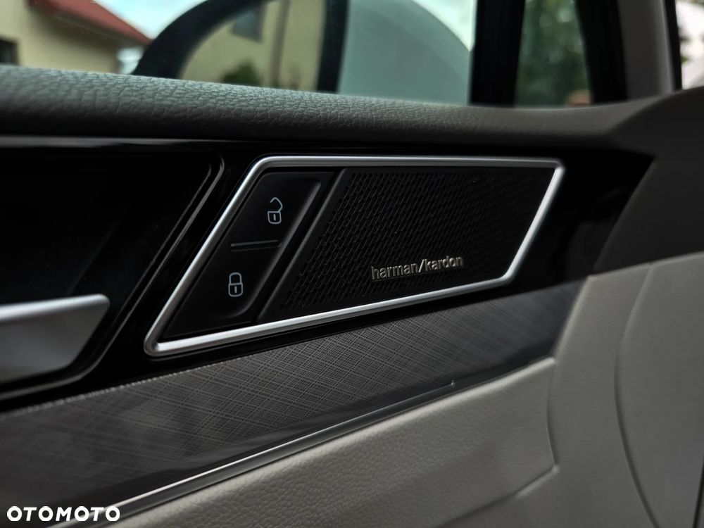 Volkswagen Passat Variant 2.0 TDI EVO Elegance DSG - 17