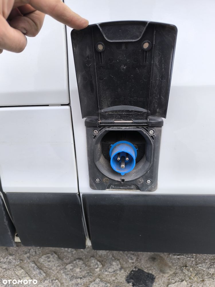 Nissan NV300 - 2